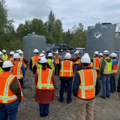 Giornata dimostrativa della bonifica PFAS nel tour del sito del suolo in Alaska