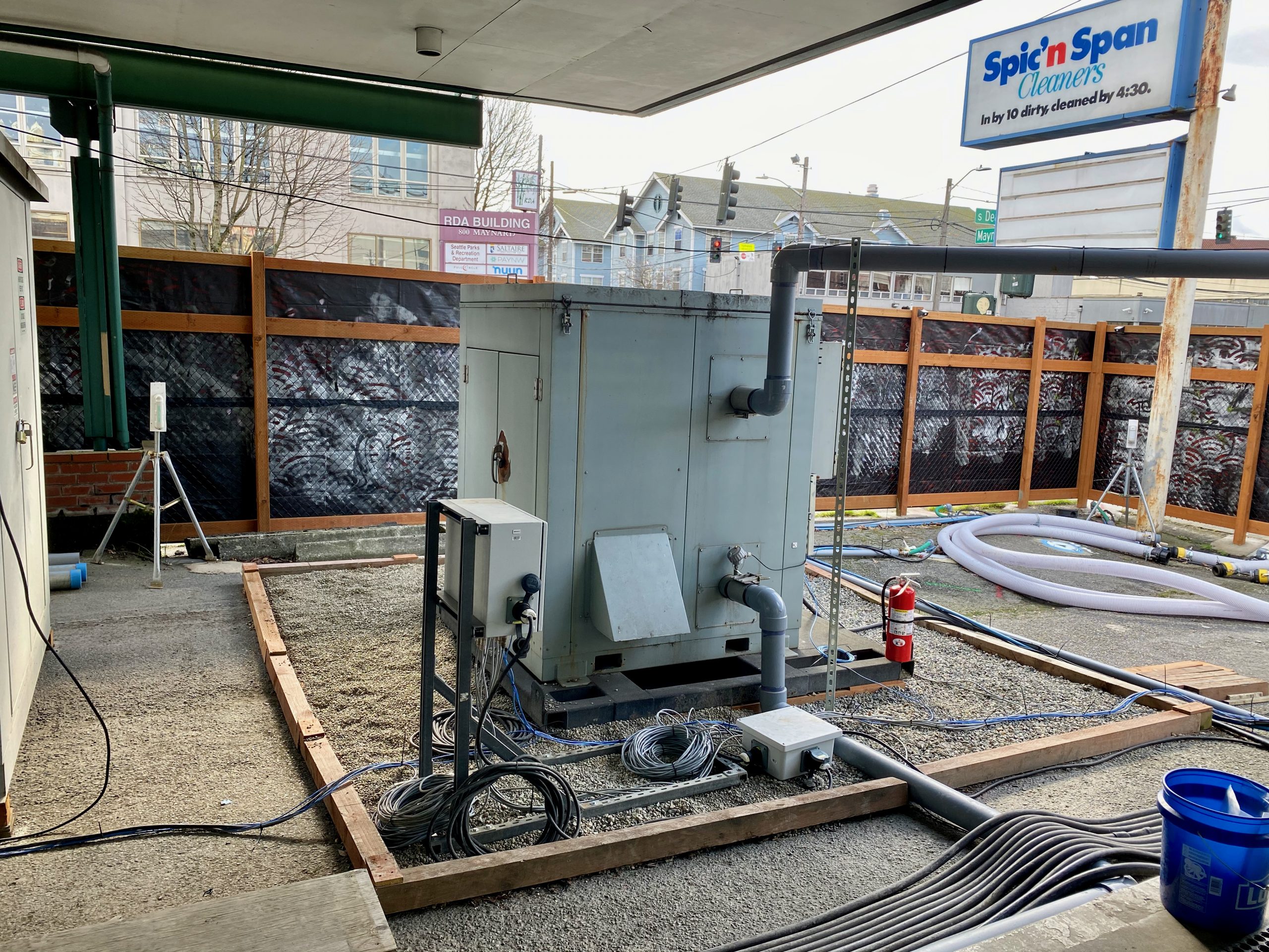 A TRS usou aquecimento por resistência elétrica para remover solventes clorados do solo e das águas subterrâneas sob uma antiga lavanderia em Seattle.